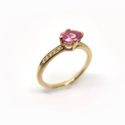 Bague de fiançailles or rose et saphir rose
