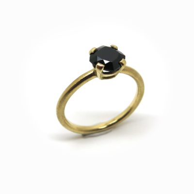 Bague fine or jaune et pierre noire