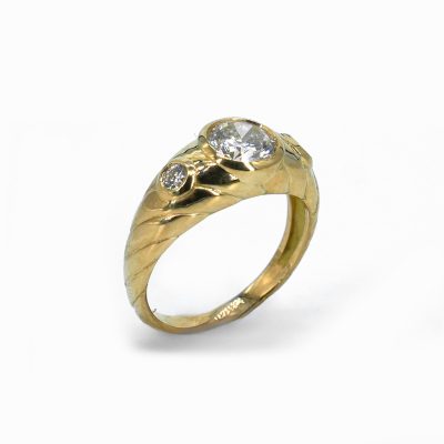 bague bague en or jaune 18 carats et en diamants.