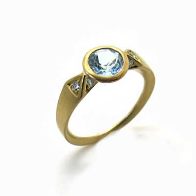Bague avec Topaze et diamants