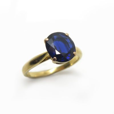 bague en or jaune et saphir