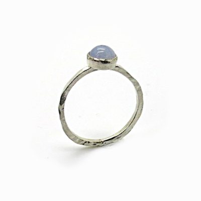 bague fine pierre bleue