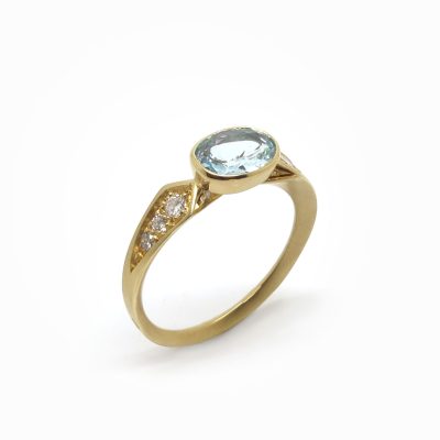 Bague or jaune brossé aigue marine diamants