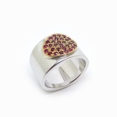 Bague sur mesure en or blanc et rubis