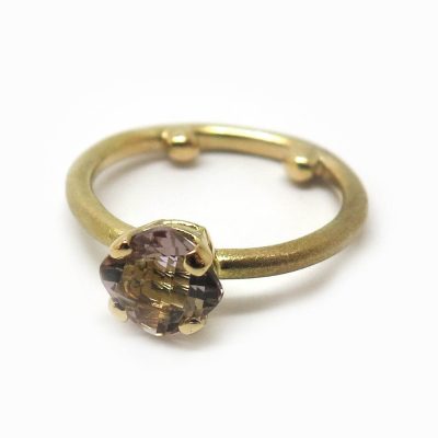 bague maintenue