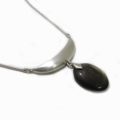 collier en pierre d'obsidienne