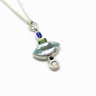 pendentif navette